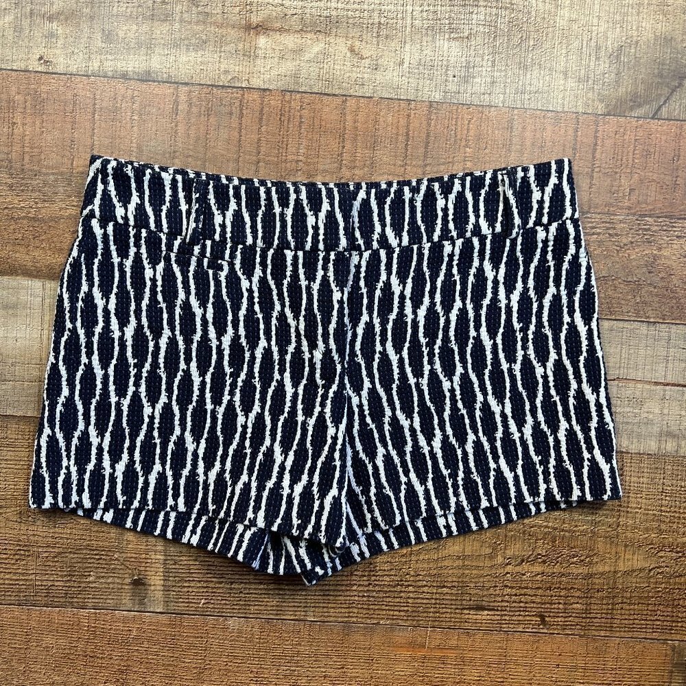 LOFT Navy and White Flat Front Shorts size 2P